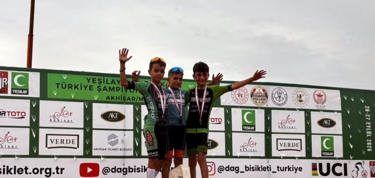Manisalı bisikletçiler Akhisar’da 15 madalyayla büyük başarı kazandı