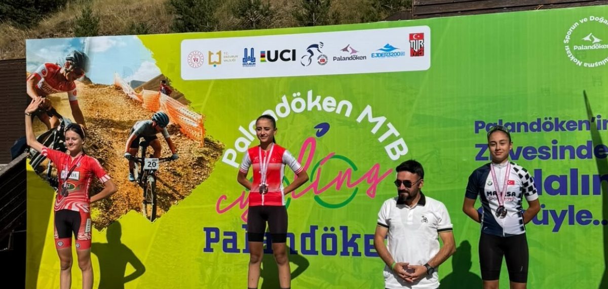 Manisalı bisikletçiler Erzurum’da toplam 14 madalya kazandı