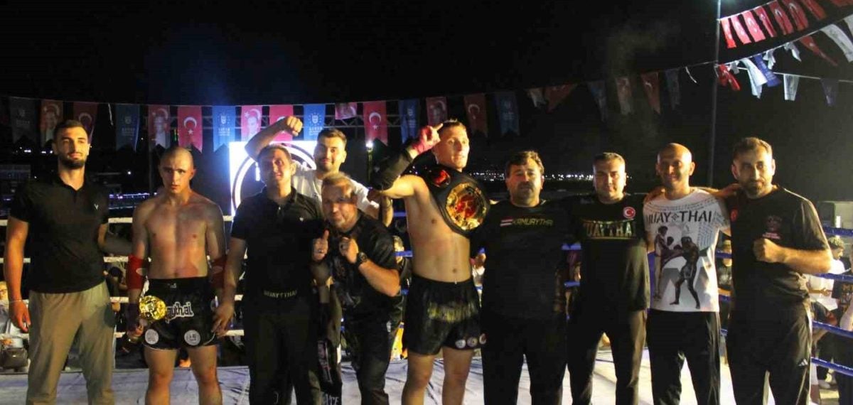 Manisalı iki sporcu Gemlik’te profesyonel Muaythai kemerlerini kazandı