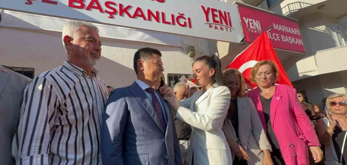 Marmaris Belediye Başkanı Acar Ünlü, CHP’den istifa ederek Yeni Parti’ye katıldı