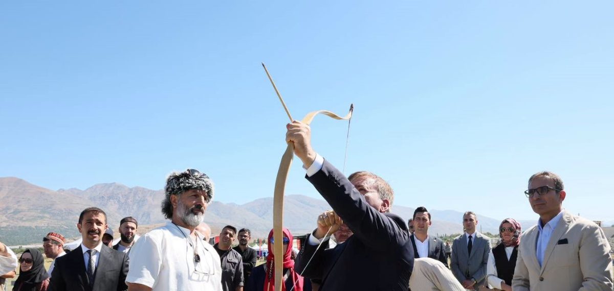 Mengücek Melik Gazi Hava Koşusu Erzincan’da başladı, 126 sporcu katıldı