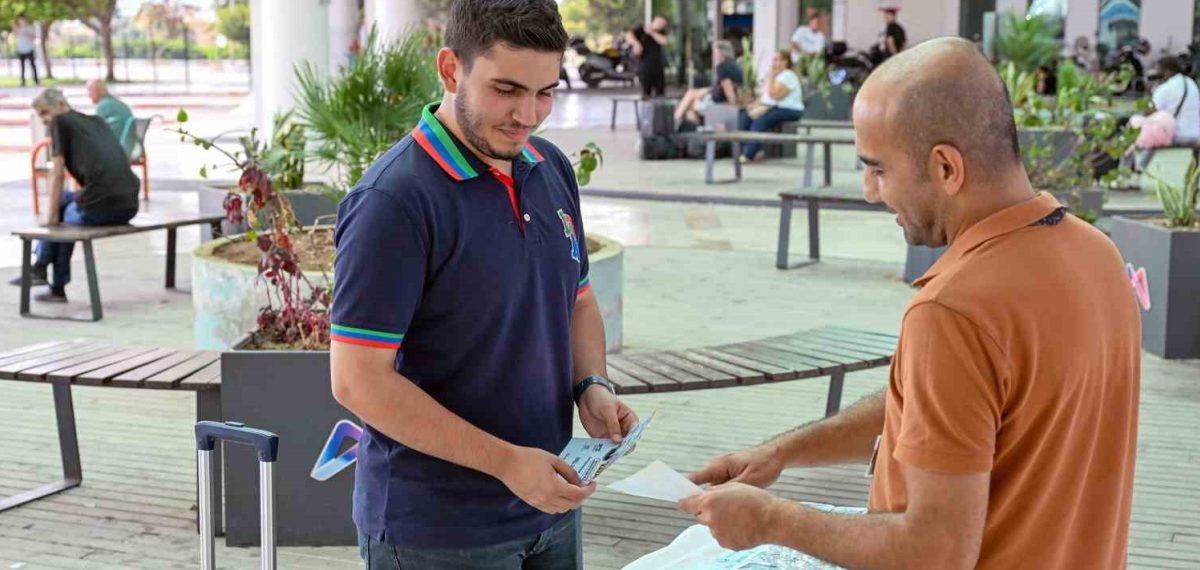 Mersin otogarlarında öğrenciler karşılanıyor, barınma ve ulaşım destekleri anlatıldı