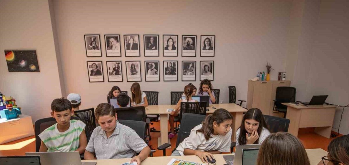 Mezitli Çocuk Kampüsü’nde çocuklar yapay zeka ve kodlama projeleri üretiyor