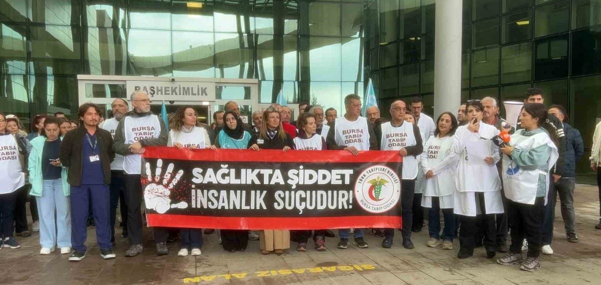 Mudanya Devlet Hastanesi önünde sağlıkta şiddete tepki gösterildi