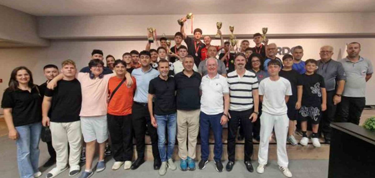 Muğlalı gençler Ankara turnuvasında U17 8 top Türkiye üçüncüsü oldu