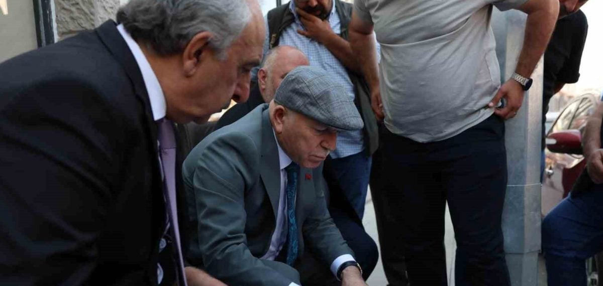 Mumcu Mahallesi’nde Sekmen, yapımı süren Mumcu Camii inşaatını yerinde inceledi