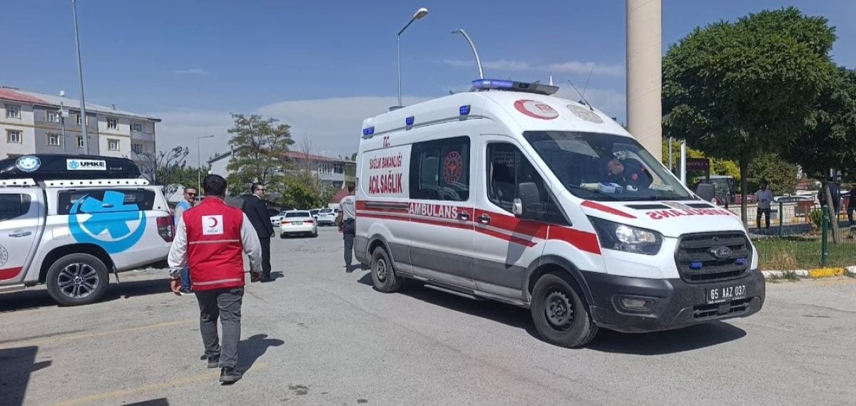 Muradiye Devlet Hastanesi’nde gerçeği aratmayan afet tatbikatı başarısıyla tamamlandı