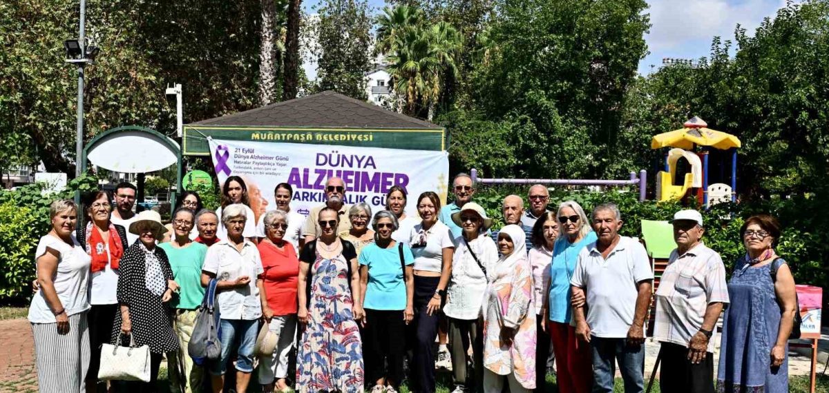 Muratpaşa’da ‘Hatıralar Paylaştıkça Yaşar’ etkinliğiyle Alzheimer farkındalığı artırıldı