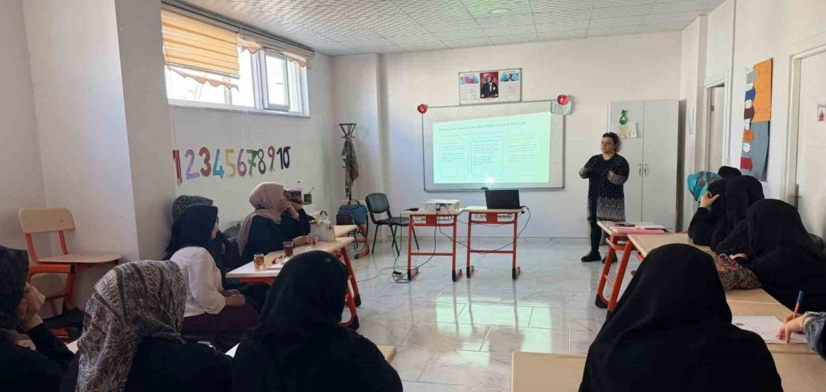 Muş’ta kadınlara çocuklarda uyuşturucu farkındalığı semineri verildi