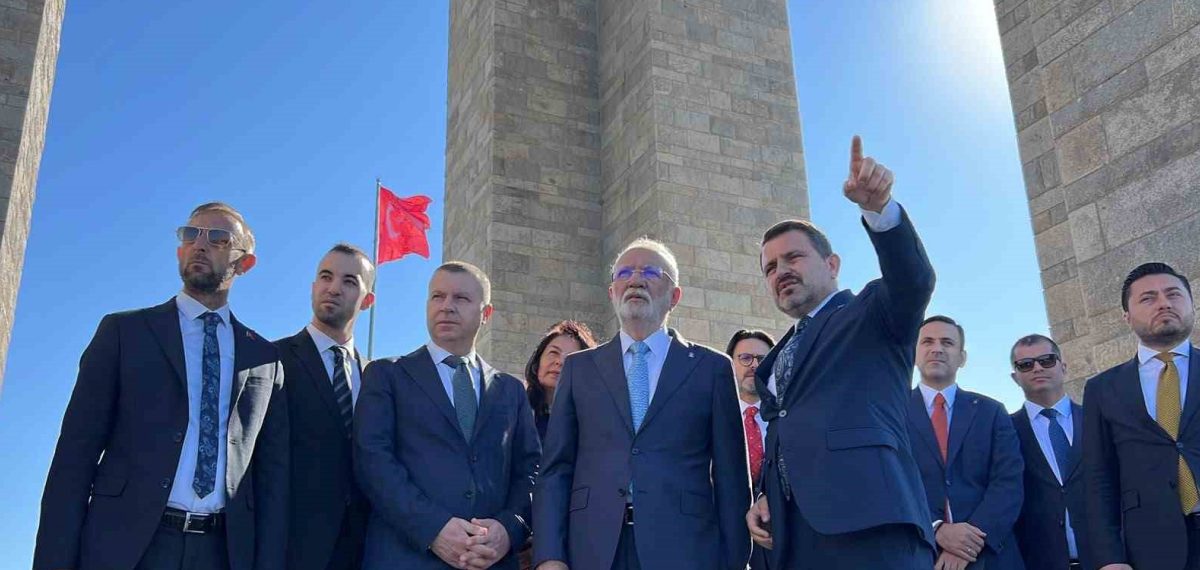 Mustafa Elitaş Çanakkale’de Şehitlikte Türkiye Yüzyılı ve Terörsüz Türkiye mesajı verdi
