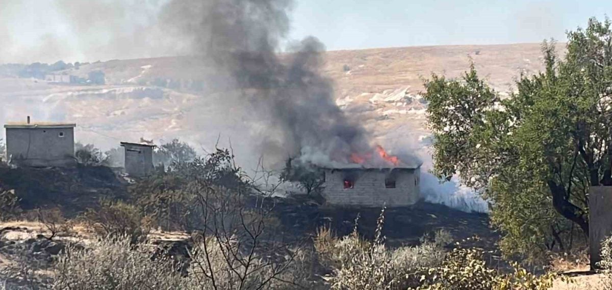 Nevşehir’de yok olan bağ evleri ve 200 dönümlük örtü yangını kontrol altına alındı