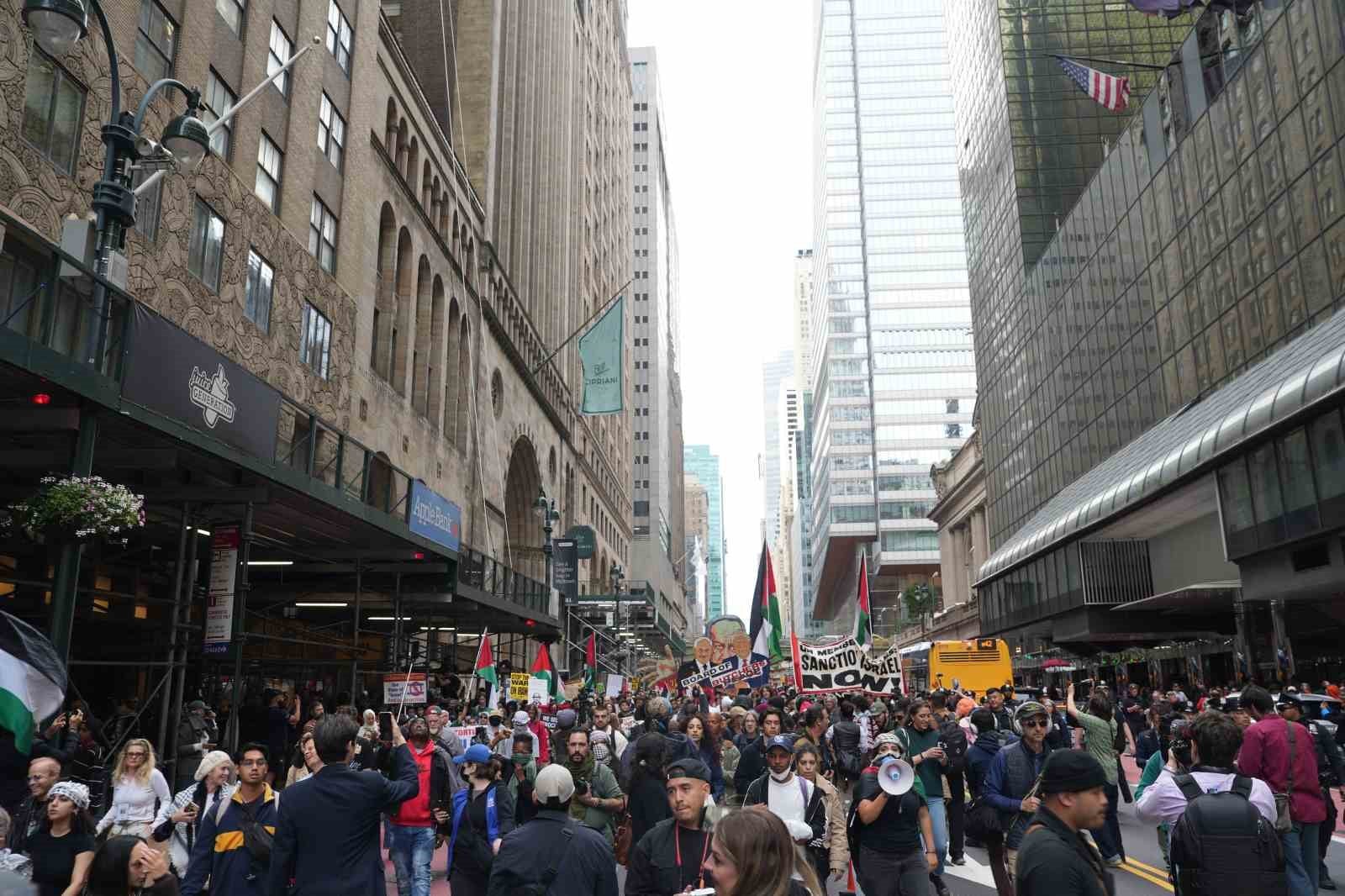 New York’ta binlerce kişi Netanyahu’yu protesto etti, BM çevresine yaklaşmaları engellendi