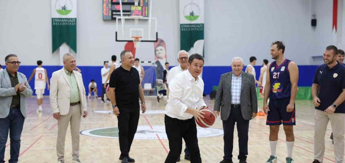Osmangazi’de 18. Final Basketbol Turnuvası tamamlandı, salon yenilendi