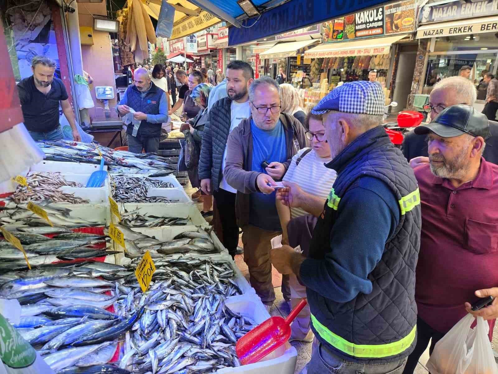 Palamut bolluğu balık tezgahlarını hareketlendirdi, fiyatlar kiloda 90 TL’ye düştü