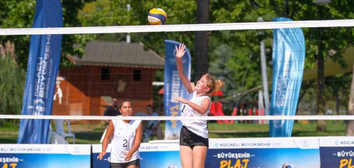 Plaj Şenlikleri’nde 539 sporcu futbol ve voleybolda kıyasıya yarıştı
