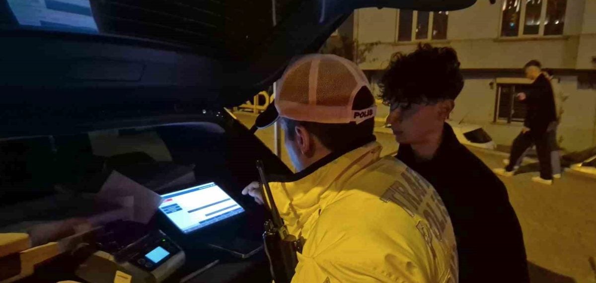 Polisin ‘dur’ ihtarına uymayan aday sürücü kovalamacada yakalandı, 352 bin TL ceza