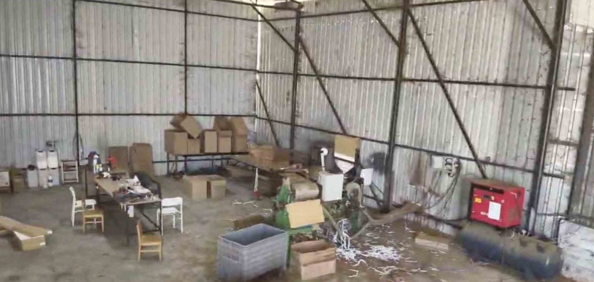 Sakarya’da besihane görünümlü tesiste 610 bin dolu makaron ele geçirildi