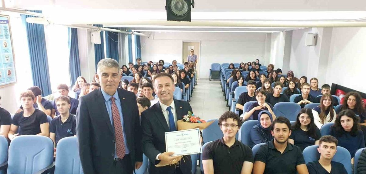 Samsun’da 30 akademisyen 30 lisede öğrencilerle buluştu