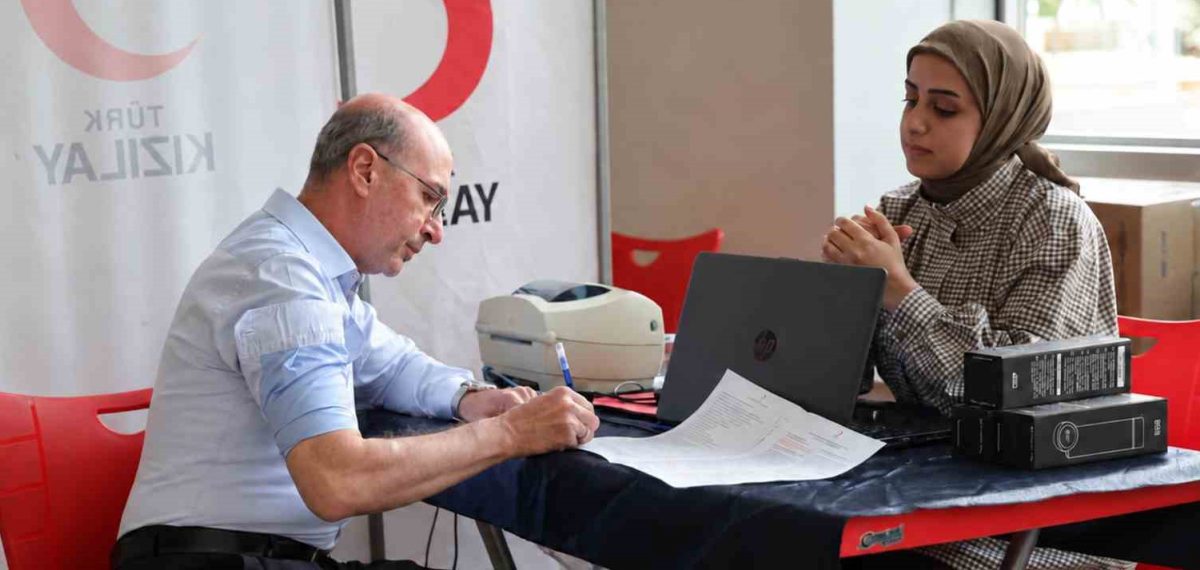 Selçuklu Belediye Başkanı Ahmet Pekyatırmacı Kızılay’a kan bağışladı