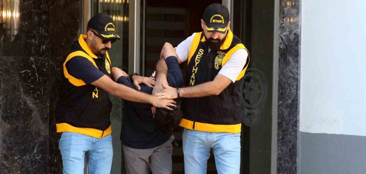 Seyhan’da saklandığı evde silahlarla yakalanan firari hükümlü cezaevine gönderildi