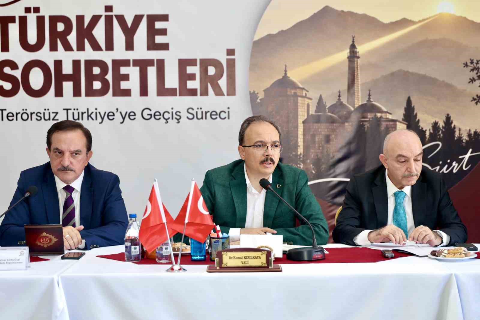 Siirt’te “Türkiye Sohbetleri” paneli: Terörsüz Türkiye’ye geçiş tartışıldı