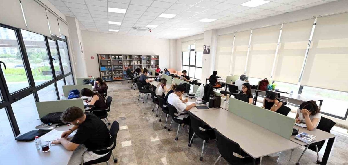 Silifke Sosyal Yaşam Merkezi çocuklara yaz atölyeleri ve ders çalışma alanı sundu