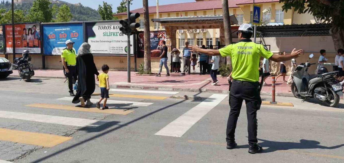 Silifke’de okul çevresinde trafik ve servis denetimleri arttı