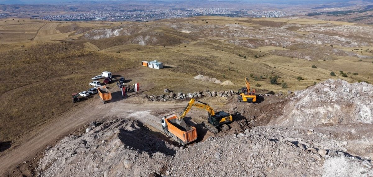 Sivas’ta Çerçideresi’nde bazalt ocağı faaliyete geçti, ilk sevkiyat yapıldı