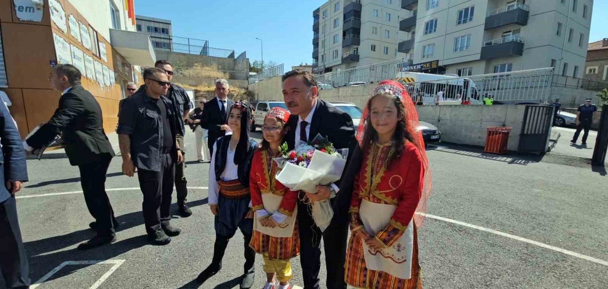 Talas’ta Türkan ve Av. Mehmet Altun İlkokulu hizmete girdi, protokol açılışa katıldı