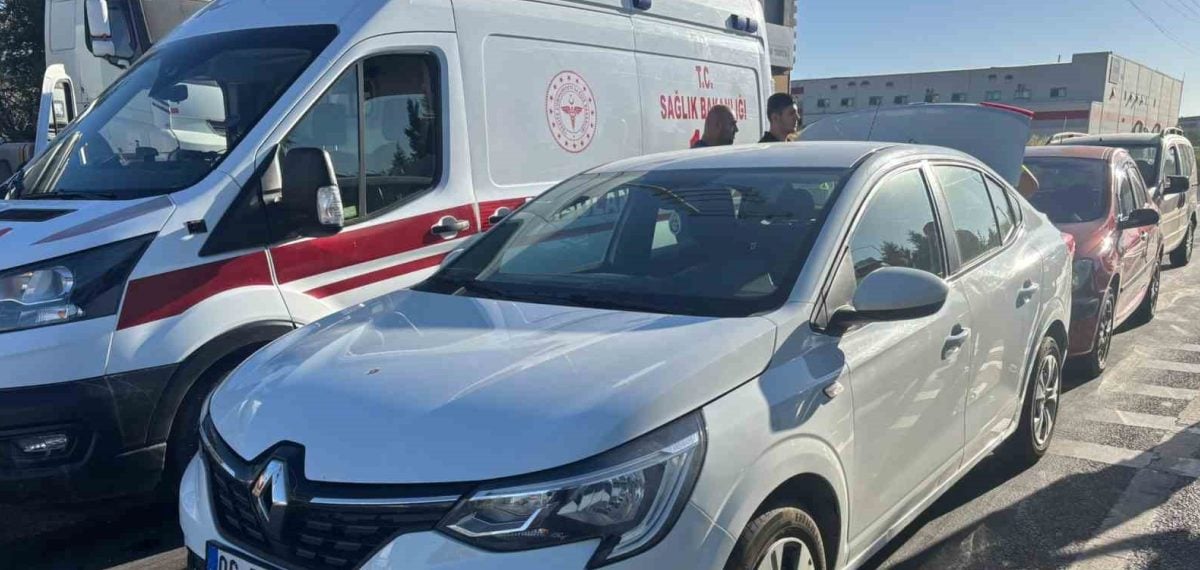 Tavşanlı’da zincirleme kaza: 3 araç çarpıştı, 4 kişi yaralandı