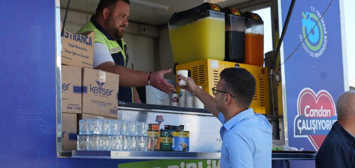 Tekirdağ’da üniversitelilere karşılama etkinliği: Belediye kampüste ikramlarda bulundu