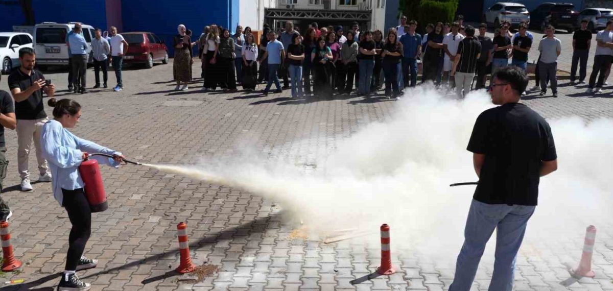 Tıp Fakültesi’nde deprem ve yangın tatbikatı: Tahliye ve söndürme uygulandı