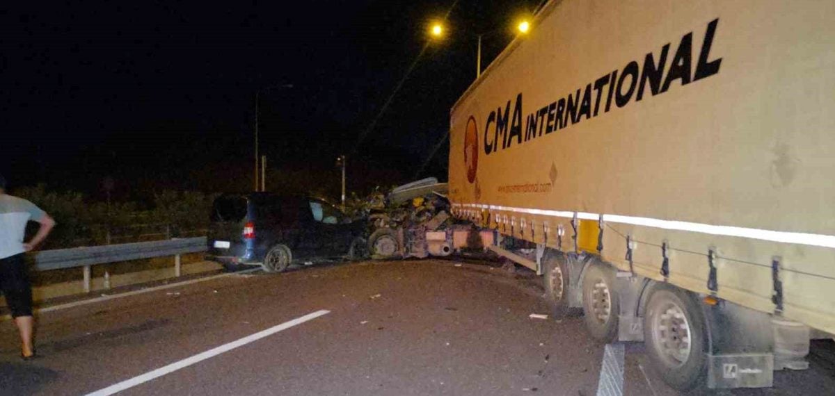Tırla otomobil çarpıştı: Orhangazi otoyolu İstanbul istikameti kapandı