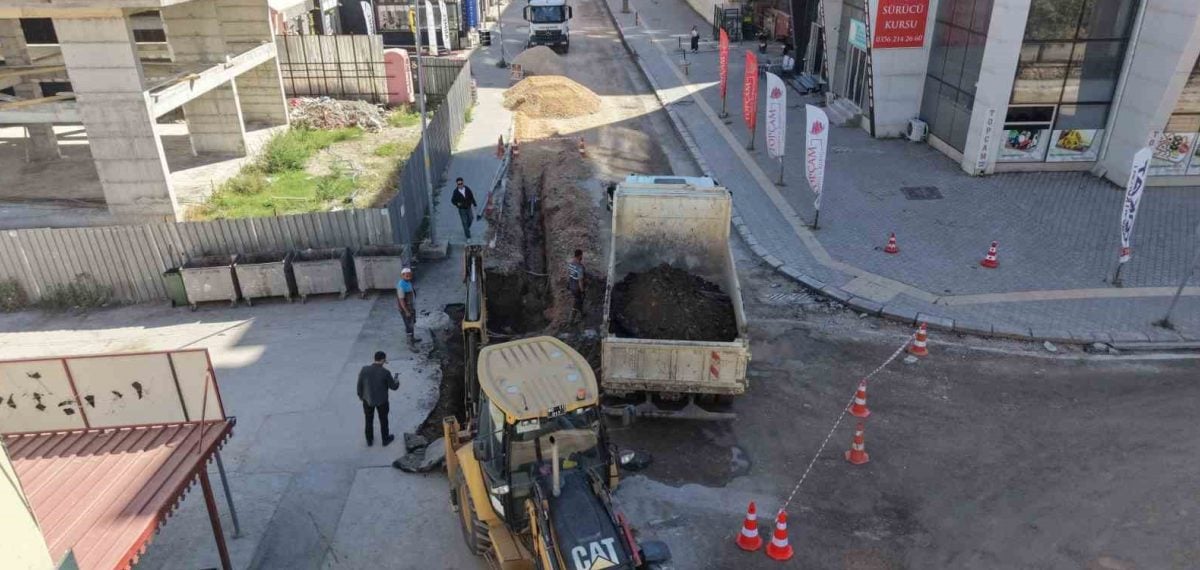 Tokat’ta altyapı yenilemesi kapsamında içme suyu ve yağmur hattı çalışması sürüyor