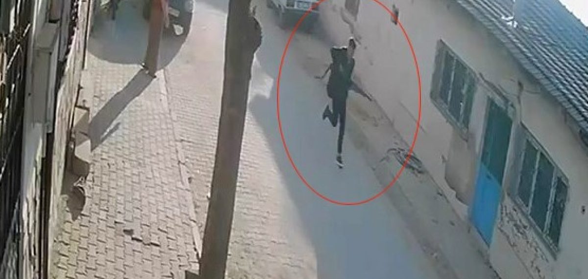 Turgutlu’da okul önünde silahla ateş açıldı, 2 öğrenci ağır yaralandı