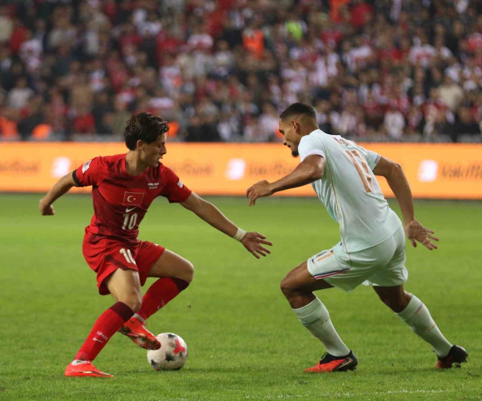 Uğurcan’ın kırmızı kartı sonrası Mbappe’nin golüyle Fransa 1-0 öne geçti