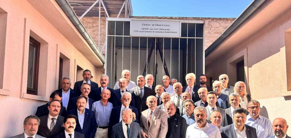 Ulucanlar’da 12 Eylül anması: Taş Medreseli ülkücüler şehitleri andı
