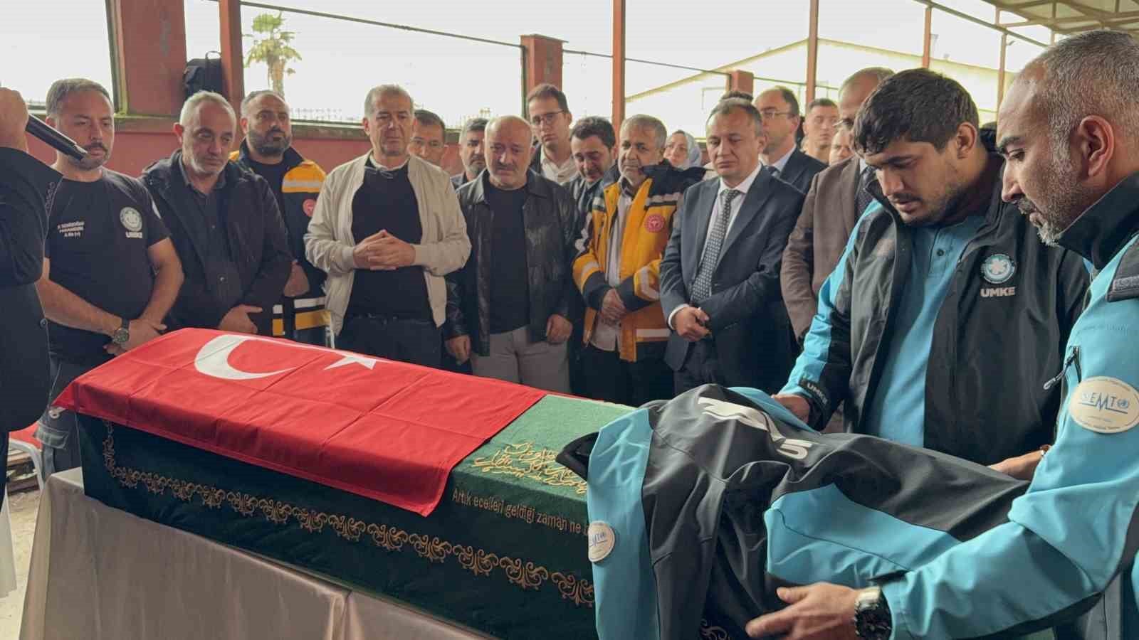 UMKE hemşiresi Mehmet Can Gür hayatını kaybetti, törene yaralanan sürücü katıldı