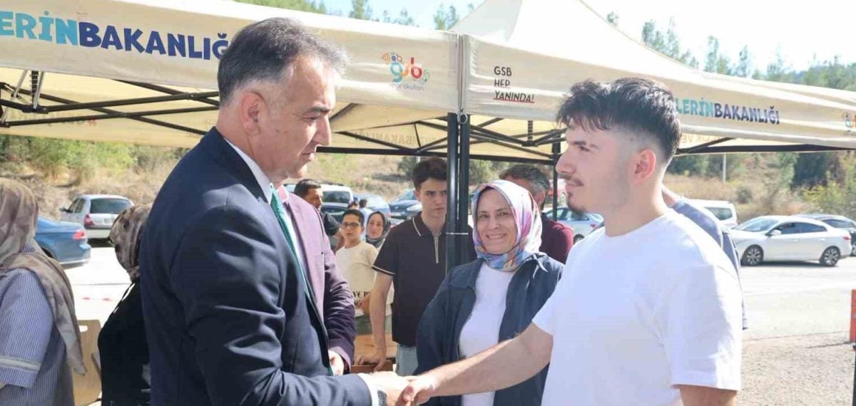 Vali Çağatay yurt kayıtlarını denetledi, öğrenci yerleştirmeleri tamamlandı