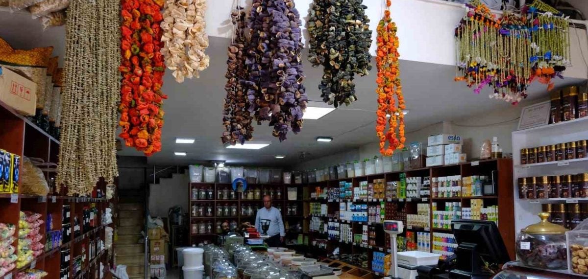 Vanlılar kışa hazırlanırken aktarlarda bitkisel ürünlere talep arttı