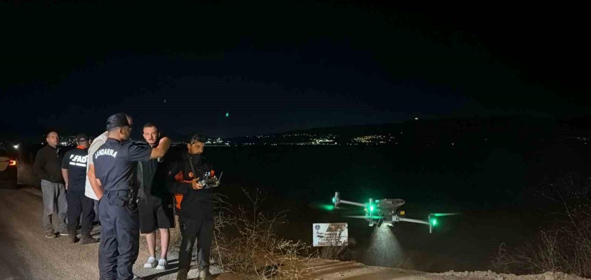 Yalova’da matematik öğretmeni kayıp: İznik Gölü kıyısında araç ve eşyaları bulundu