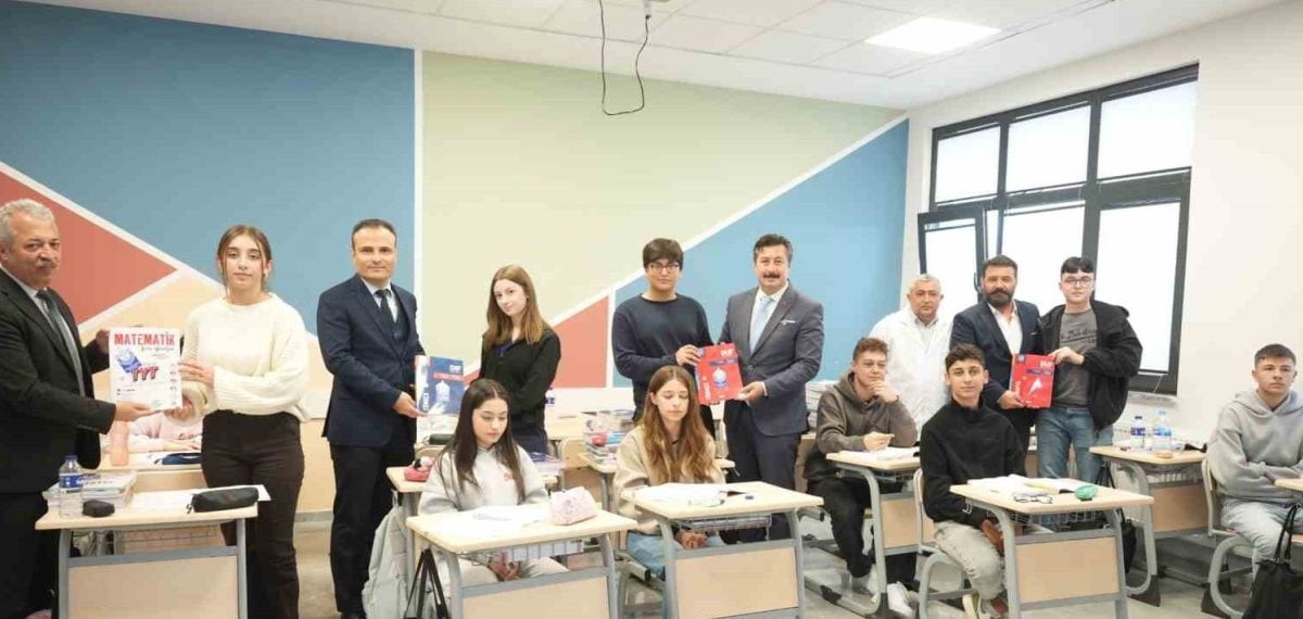 Yenişehir’de 120 öğrenci için 3 bin kitaplı üniversite hazırlık desteği başladı