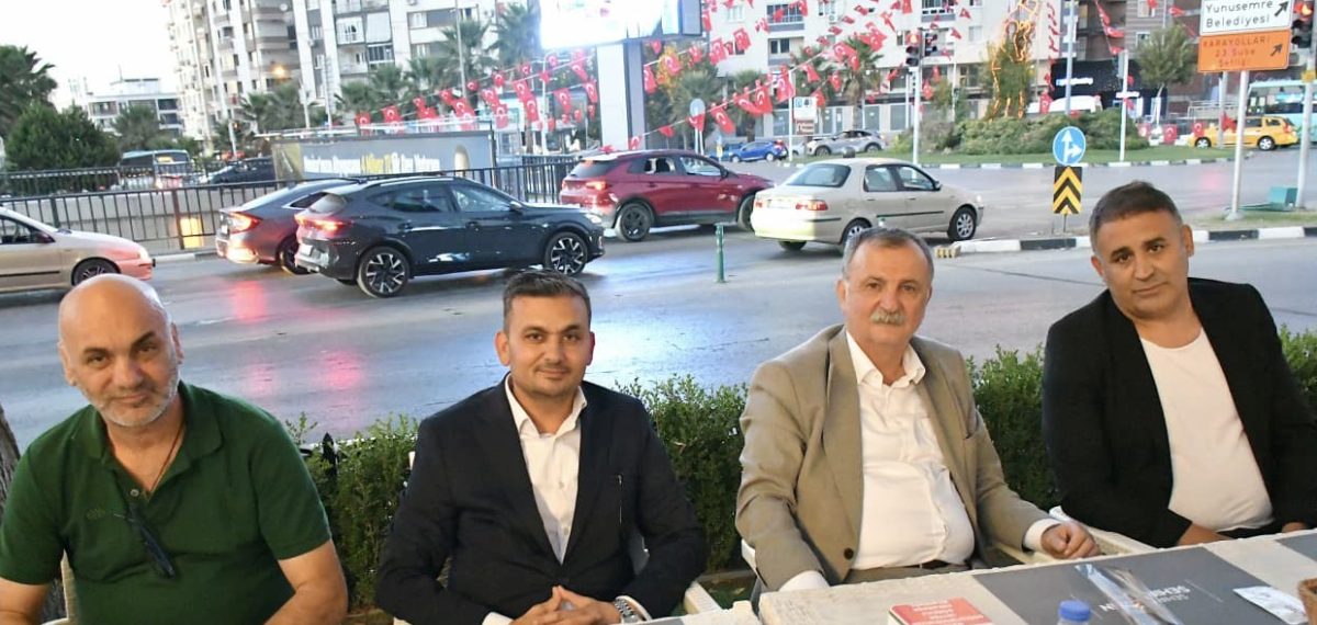 Yunusemre Belediyespor antrenörleri sezon sonrası yemekte ağırlandı