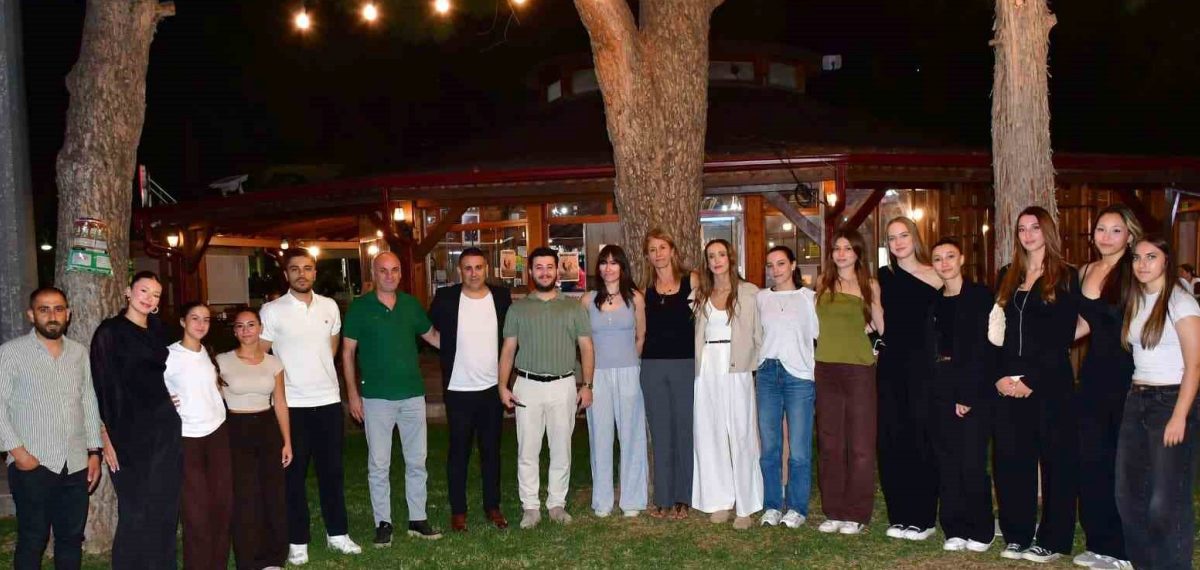 Yunusemre Belediyespor moral yemeğinde güç gösterisi yaparak sezona hazırlandığını duyurdu