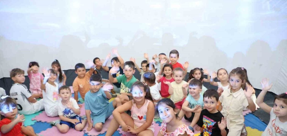 Yunusemre’de Planetaryum ve VR etkinliği çocuklarla buluştu