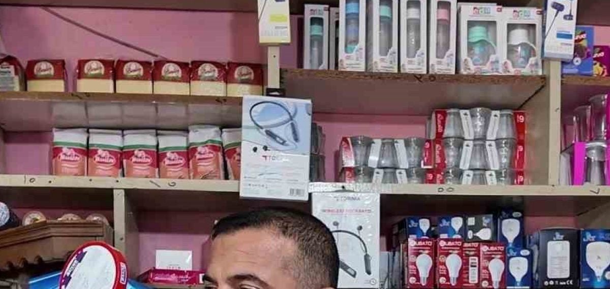 Zabıta okul çevresinde son kullanma tarihi geçmiş ürünleri el koydu, esnafın savunması tepki çekti