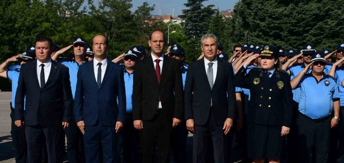 Zabıta Teşkilatı 200. yılı için Balıkesir’de Atatürk Anıtı’na çelenk sundu
