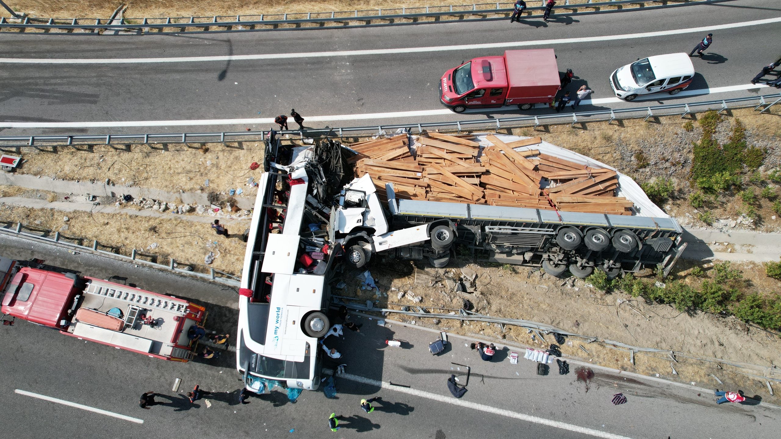 Manisa Bus-Truck Crash Kills 11, Injures 27 3 99233 scaled