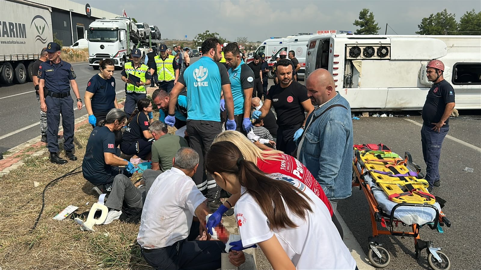 Antalya-Isparta Yolunda Midibüs Devrildi: Yaralılar Var