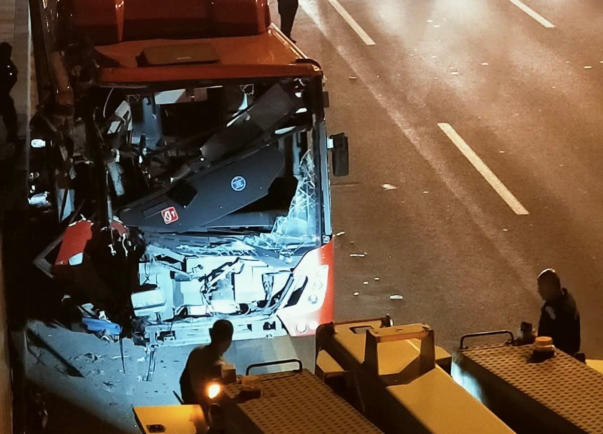 EGO Bus Crashes into Overpass Elevator in Ankara, Injuring 24